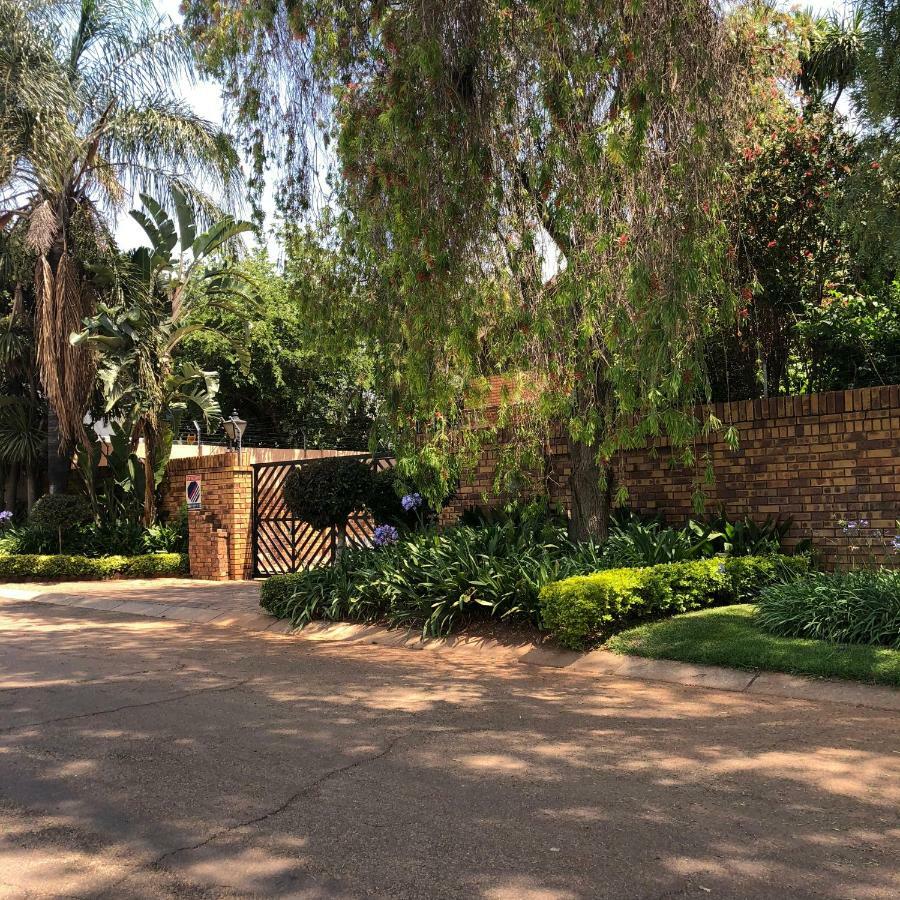 27A On Angus Hotel Johannesburg Exterior photo